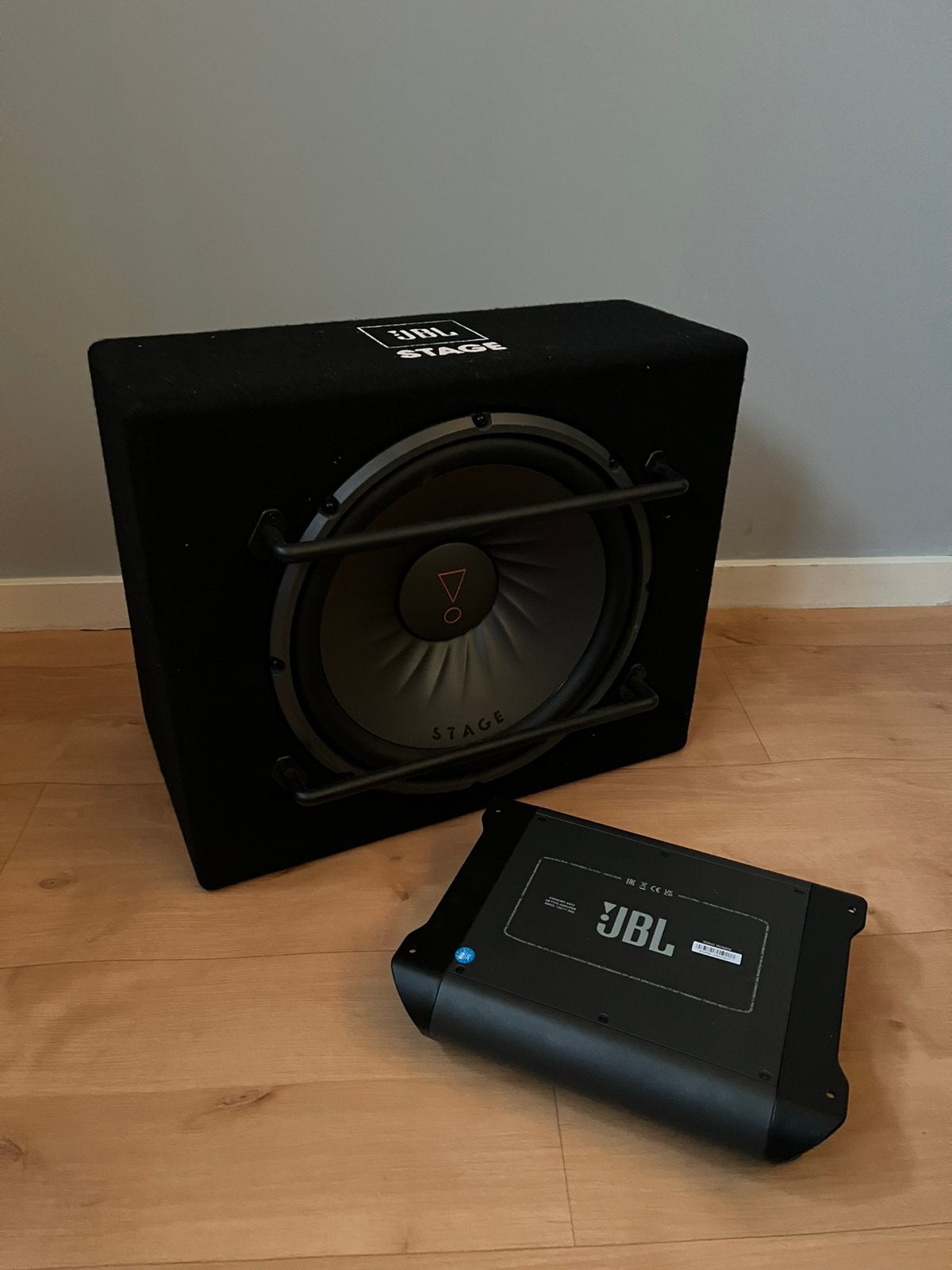 Subwoofer+ versterker, Ophalen, Zo goed als nieuw