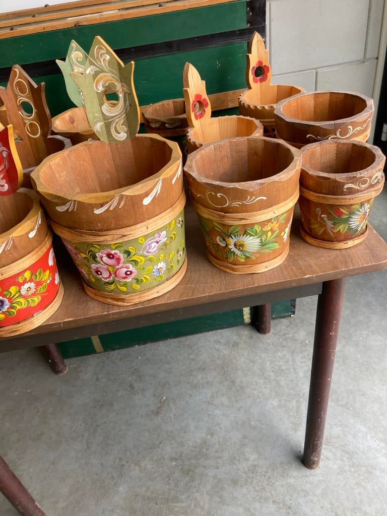 Mooie oude handgeschilderde houten bloempotten, Ophalen, Overige materialen, Rond, Zo goed als nieuw