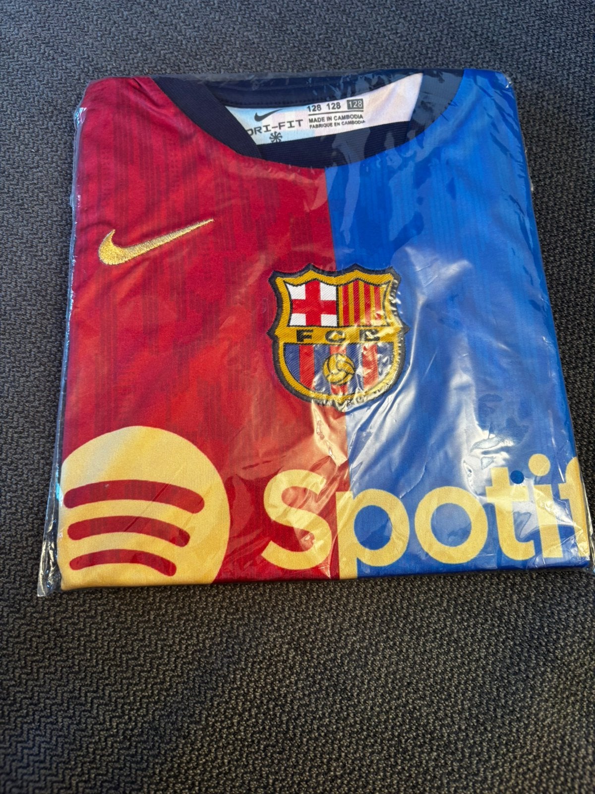 Barcelona uniform kids maatje 128, Maat XS of kleiner, Ophalen of Verzenden, Nieuw, Set