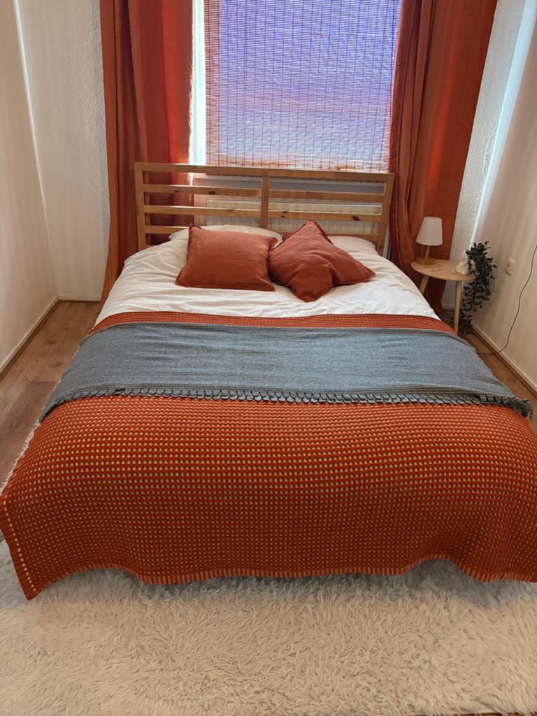 Bed hout, Huis en Inrichting, Ophalen, 90 cm, Eenpersoons, Bruin