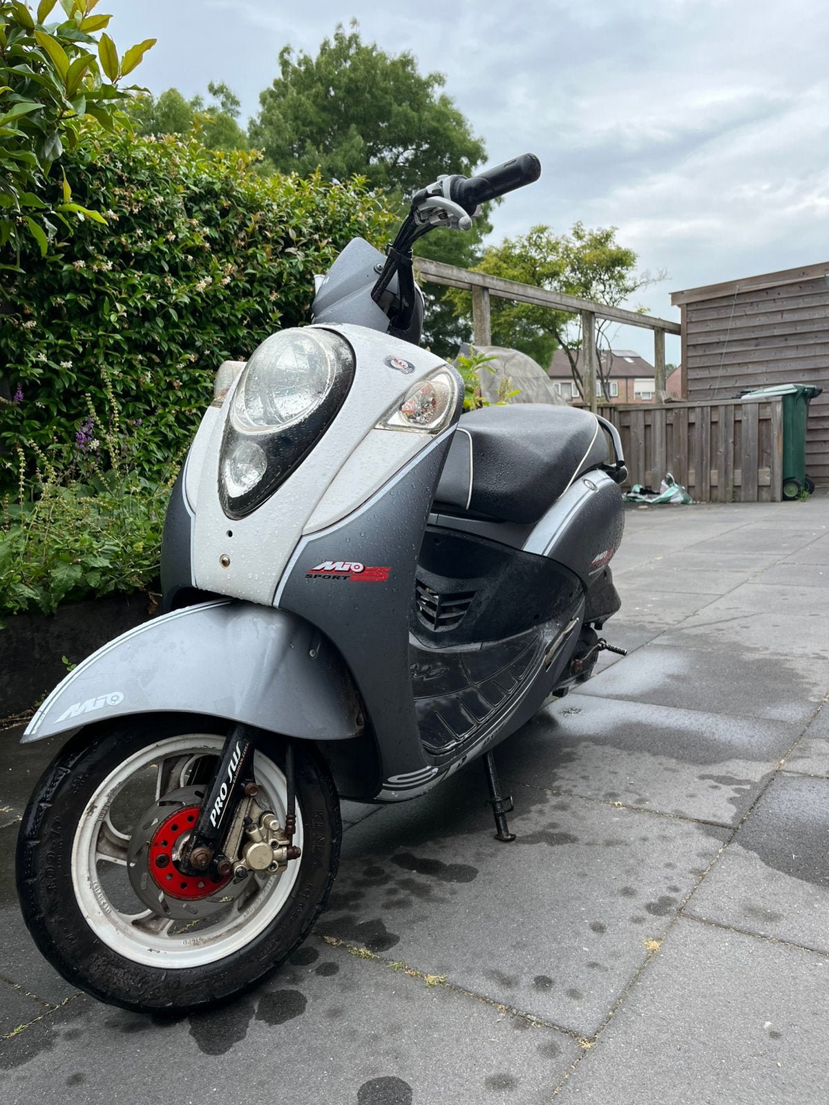 Sym Mio 50 Sport - Mooie scooter, Fietsen en Brommers, Scooters | SYM, Gebruikt, Mio, Maximaal 45 km/u, Benzine, Ophalen
