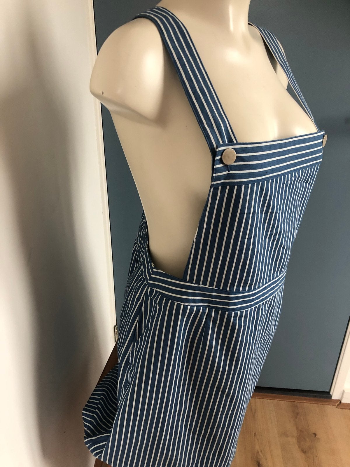 Louche blauw wit gestreept tuin-jurkje blue denim 42, Kleding | Dames, Blauw, Maat 42/44 (L), Nieuw, Ophalen of Verzenden