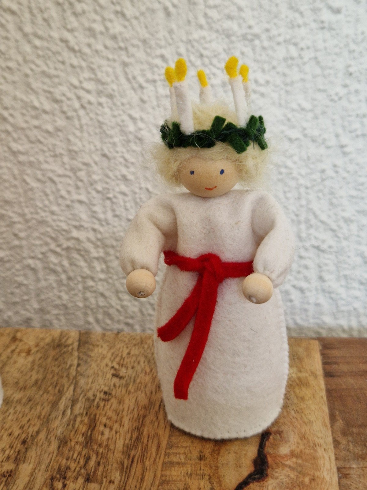 Voor de seizoenstafel, Sint Lucia, wolvilt, Ophalen of Verzenden, Nieuw, Figuurtje(s), Wolvilt