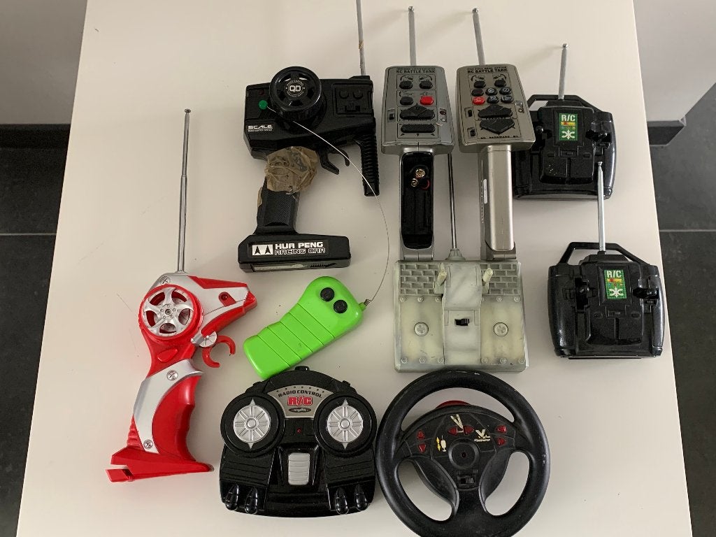 Lotje diverse zenders voor rc auto’s / tanks, Hobby en Vrije tijd, Ophalen of Verzenden, Gebruikt, Overige schalen, Onderdeel