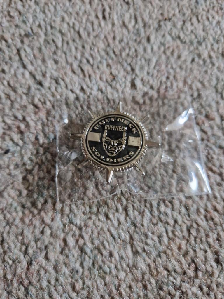 Ruffneck Soldiers Pin - Hardcore Gabber Merchandise, Verzamelen, Ophalen, Nieuw, Speldje of Pin