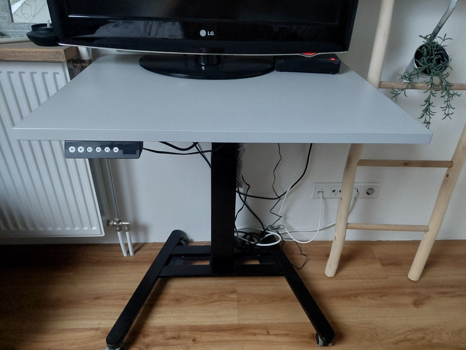 Elektrisch Zit-sta Bureau Grijs - Amper gebruikt, Ophalen of Verzenden