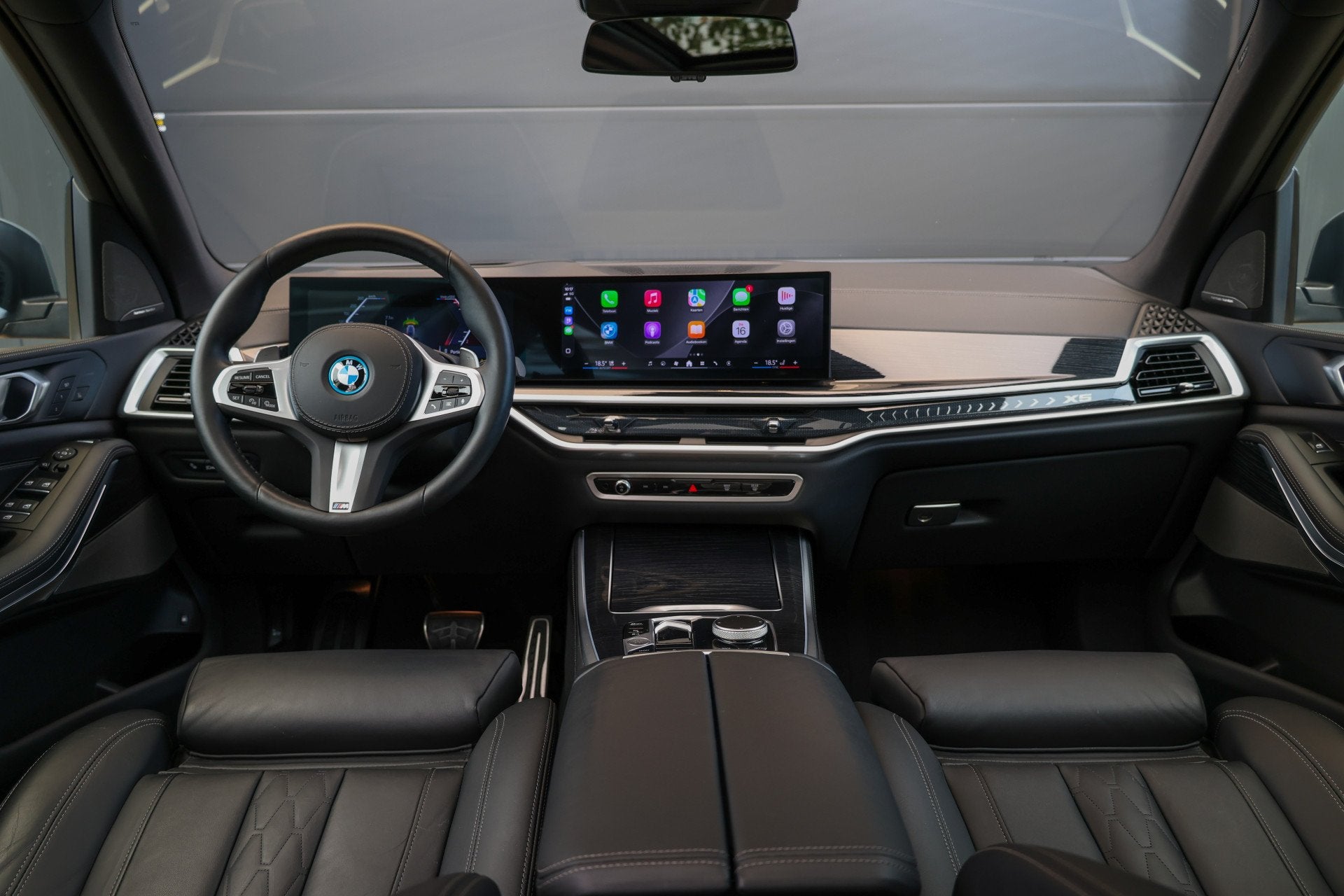 Foto 30 van BMW X5 xDrive50e | BTW | SKYLOUNGE | 22 INCH | COMFORTSTOELE