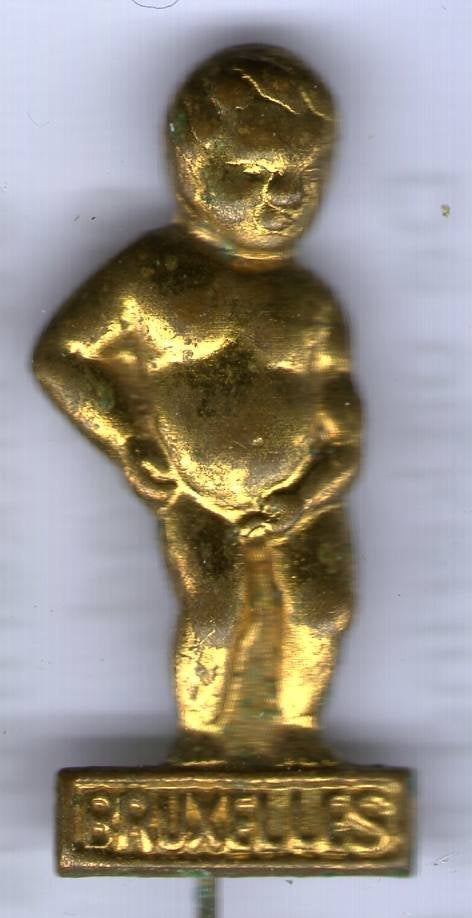 Manneke PIS Bruxelles 27 mm hoog koper speldje ( U_081), Verzenden, Zo goed als nieuw, Figuurtje, Speldje of Pin