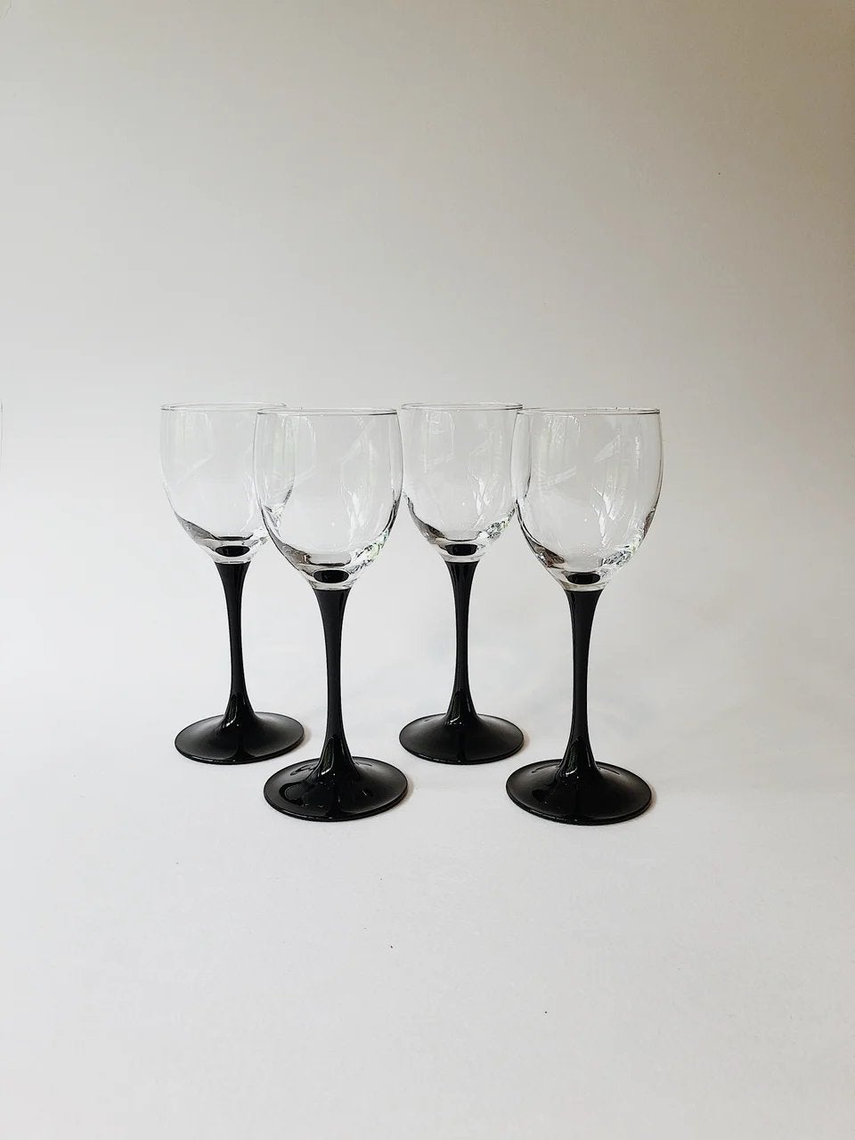SET VAN 4 VINTAGE GLAZEN, ZWARTE VOET | LUMINARC FRANCE, Verzamelen, Glas en Borrelglaasjes, -, -, Overige typen, Ophalen of Verzenden