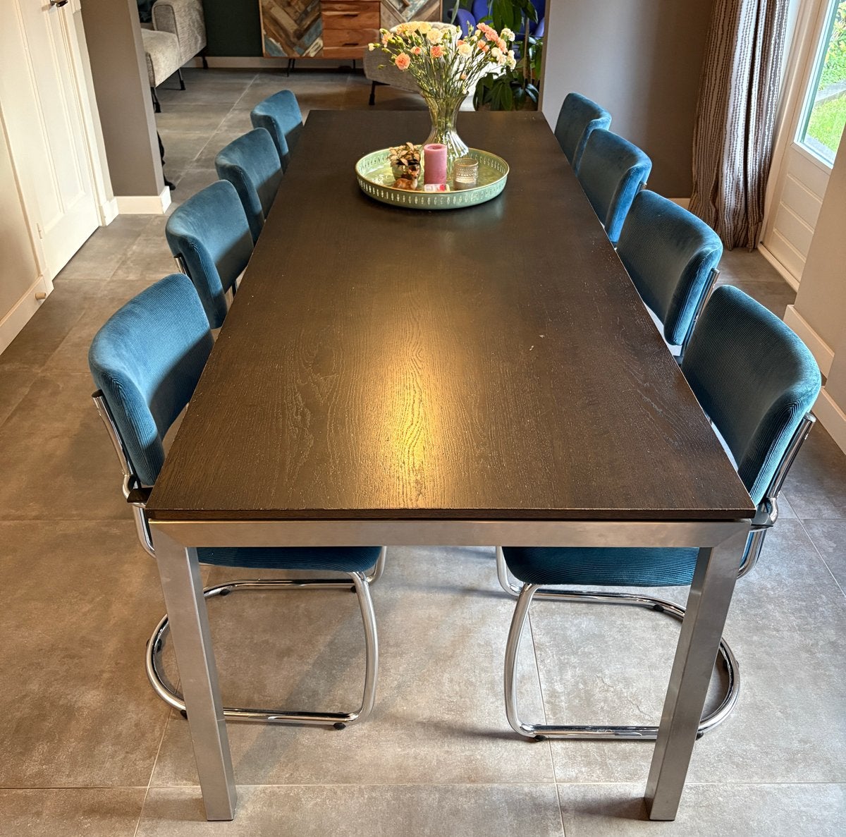 Arco eettafel met donker houten blad en metalen onderstel, Ophalen, Gebruikt, Eikenhout, 200 cm of meer
