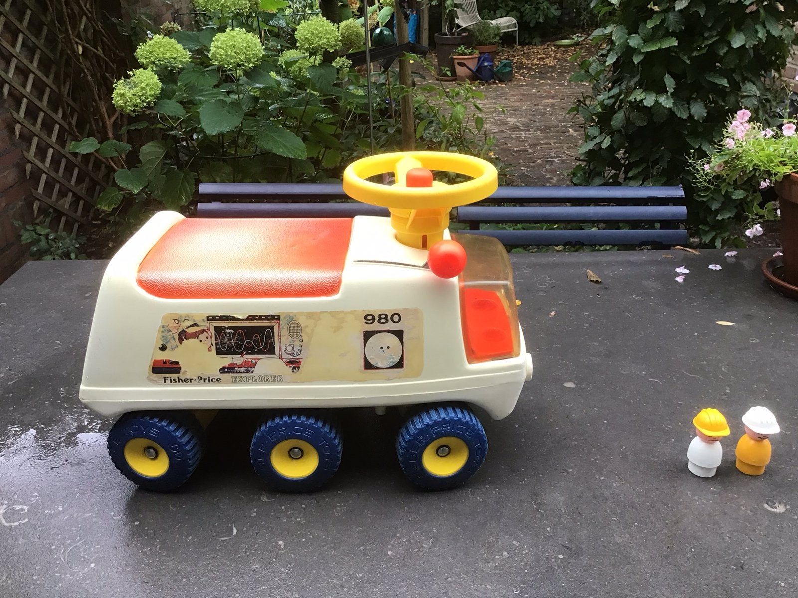 Fisher Price explorer loopauto uit 1971-1974 met 2 werkmanne, Kinderen en Baby's, Ophalen of Verzenden, Gebruikt, Speelset