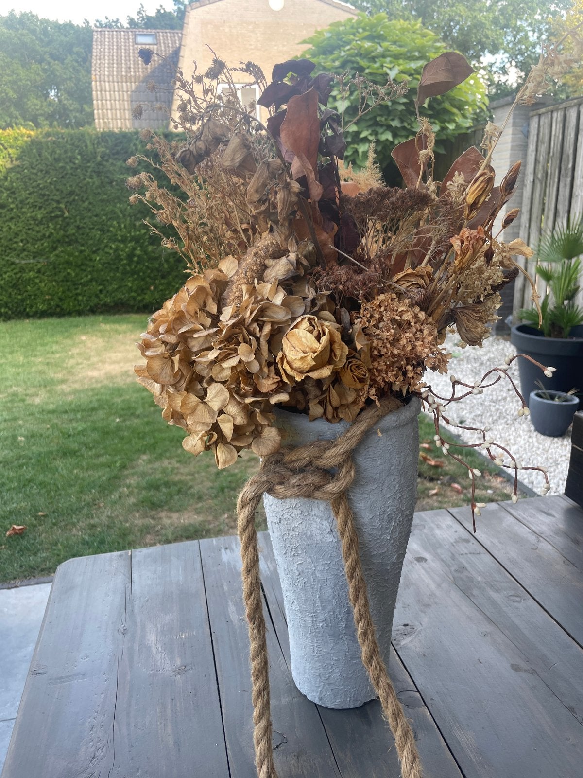 Grote vaas met droogbloemen - gratis af te halen, Ophalen, Overige materialen, Gebruikt, Inclusief droogbloemen