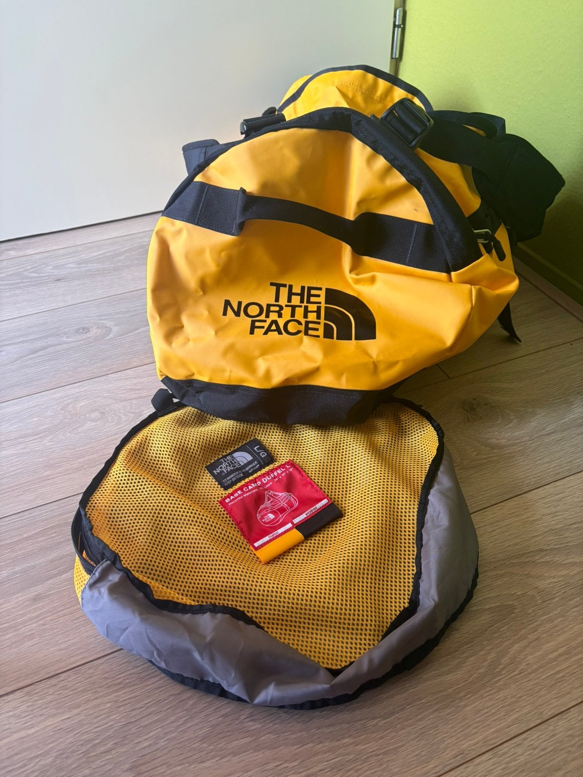Gele The North Face Duffel bag maat L, 30 cm of meer, Geel, Minder dan 35 cm, Ophalen of Verzenden