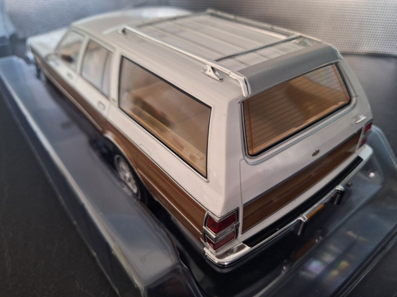 Chevrolet Caprice Estate Wagon 1988 Schaal 1:18, Overige merken, MCG, Nieuw, Ophalen of Verzenden