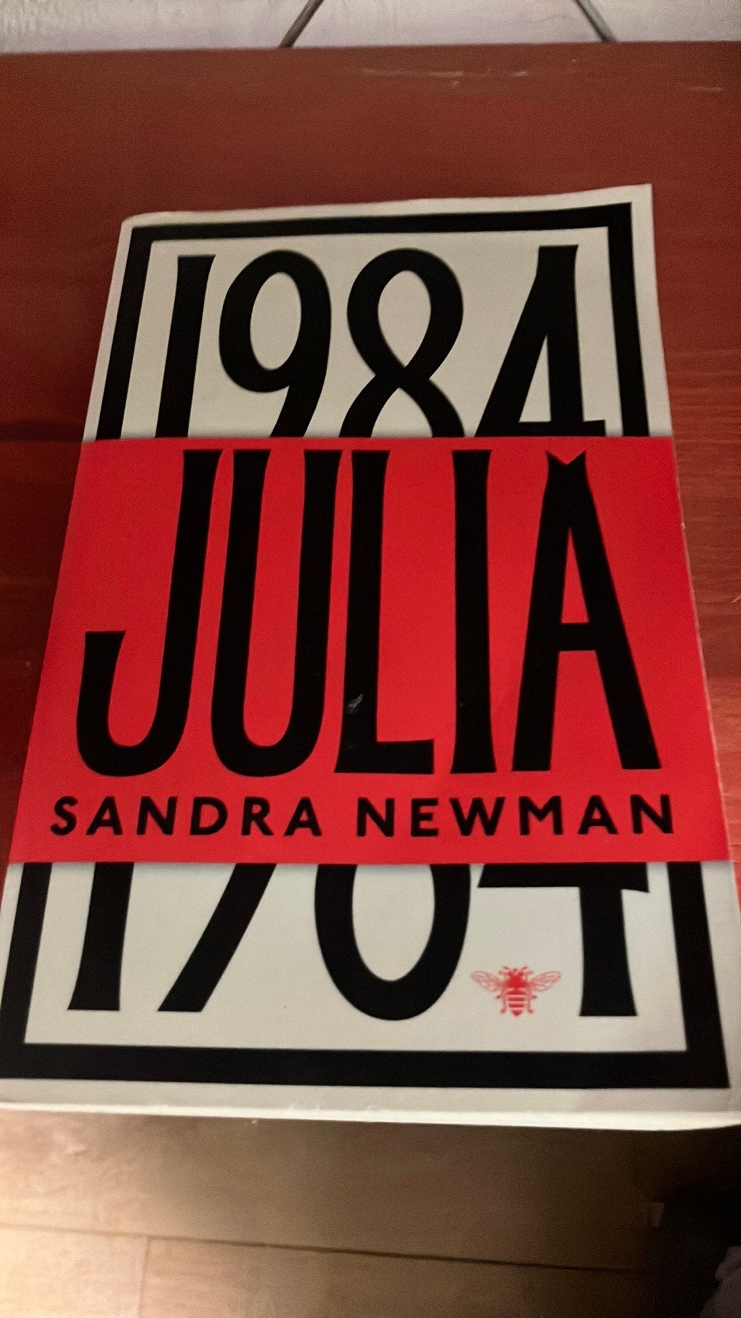 ZGAN Sandra Newman - Julia, Ophalen, Zo goed als nieuw, Sandra Newman
