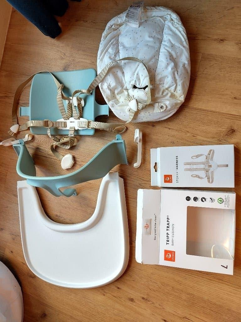 Stokke Tripp Trapp babyset met tray, zitkussen en tuigje, Kinderen en Baby's, Ophalen, Zo goed als nieuw, Meegroeistoel
