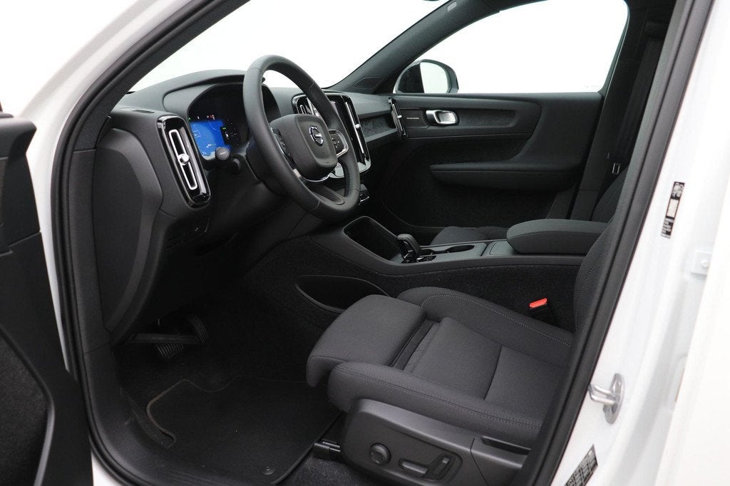 Volvo EX40 Single Motor Extended Range Plus Black Ed. 82 kWh, Auto's, Volvo, Automaat, Gebruikt, 252 pk, Wit