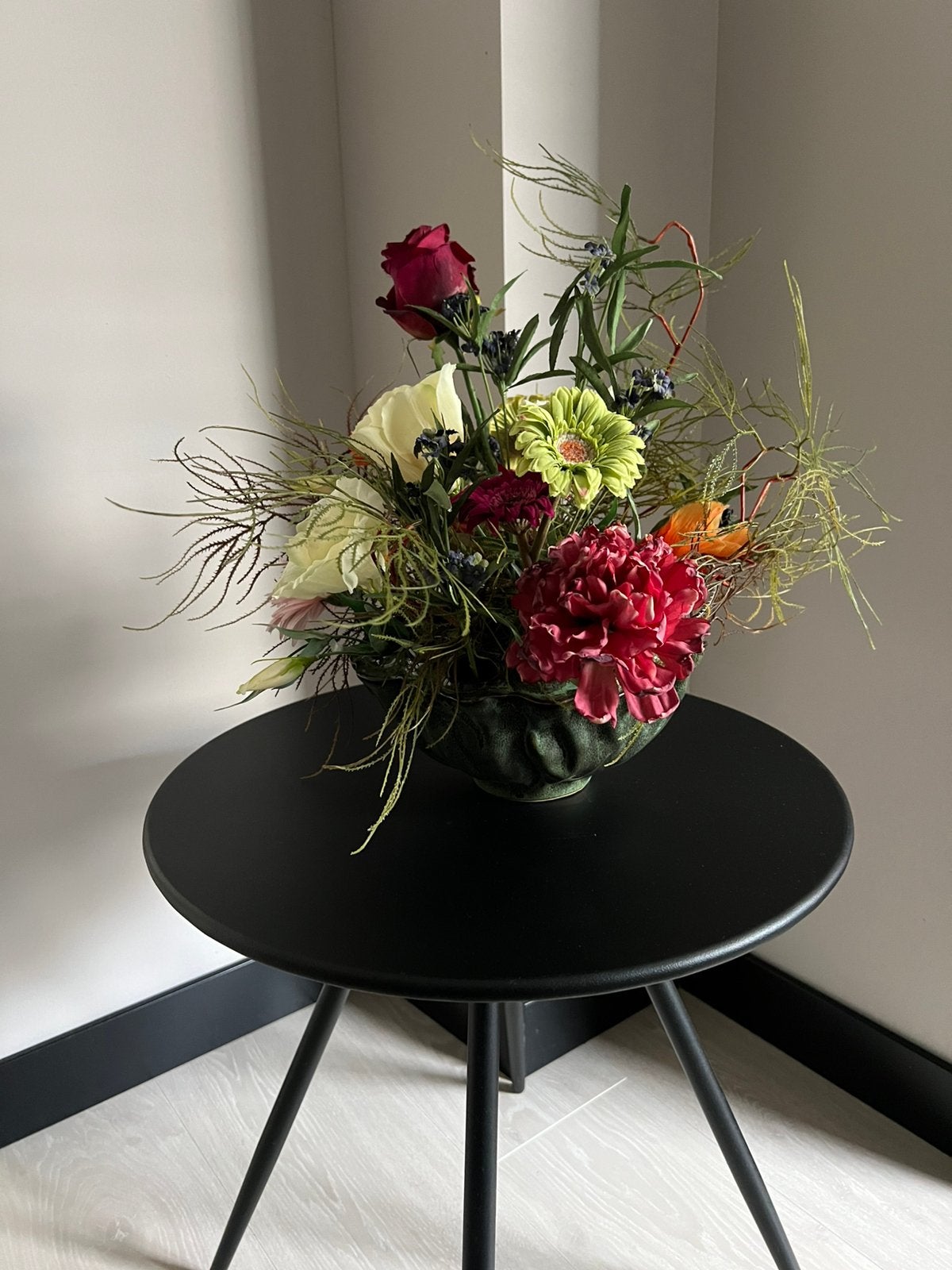 Zijde/kunstboeket + unieke vaas voor salontafel, Binnen, Ophalen of Verzenden, Boeket, Met pot of vaas