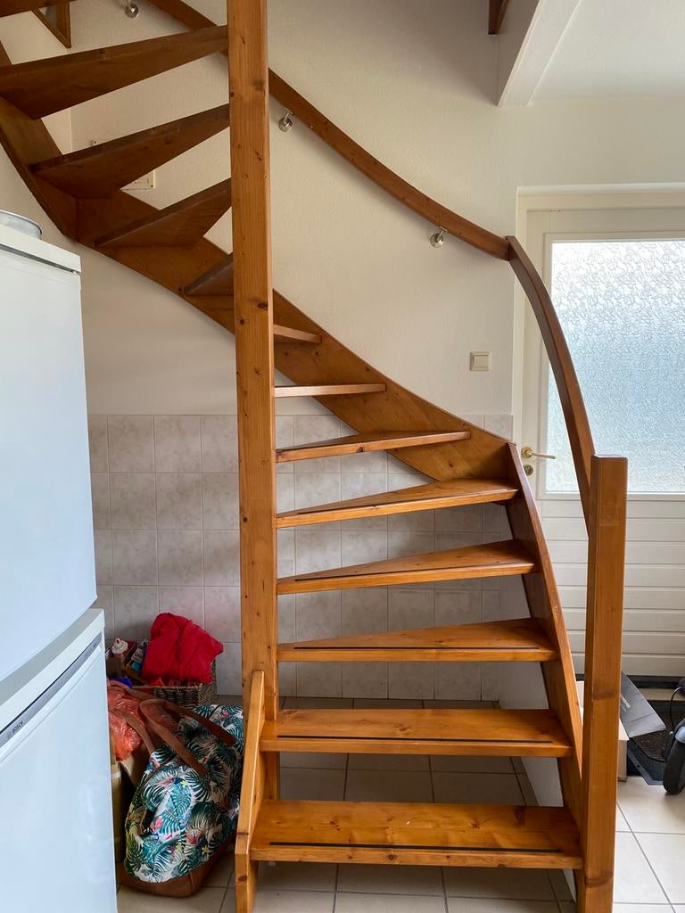Houten trap met leuningen en balustrade, Doe-het-zelf en Verbouw, Ladders en Trappen, Ophalen, Gebruikt, Trap, 2 tot 4 meter