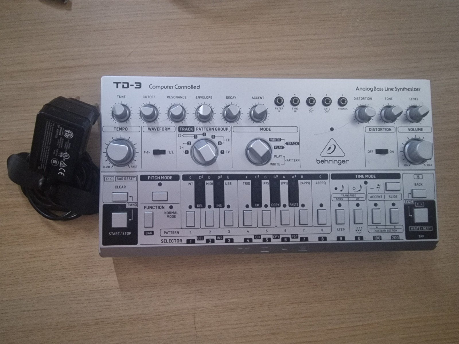Behringer TD-3 Analoge Bass Line Synthesizer, Overige aantallen, Zo goed als nieuw, Met midi-aansluiting, Ophalen