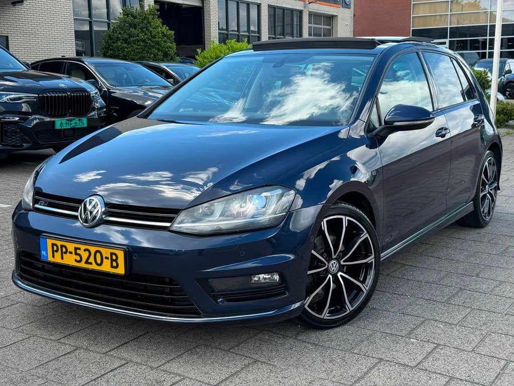 Volkswagen Golf 1.4 TSI ACT Highline l R-Line l PANO, Auto's, Volkswagen, Gebruikt, Euro 6, 4 cilinders, Blauw