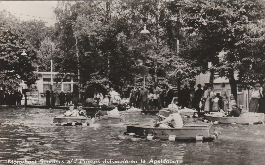 apeldoorn- julianatoren waterscooters, Ophalen of Verzenden, 1940 tot 1960, Gelderland