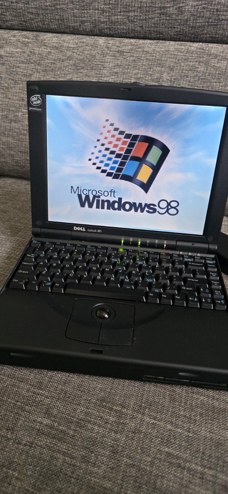Dell Latitude XPi P133ST Laptop met Windows 98, Computers en Software, Vintage Computers, Ophalen of Verzenden