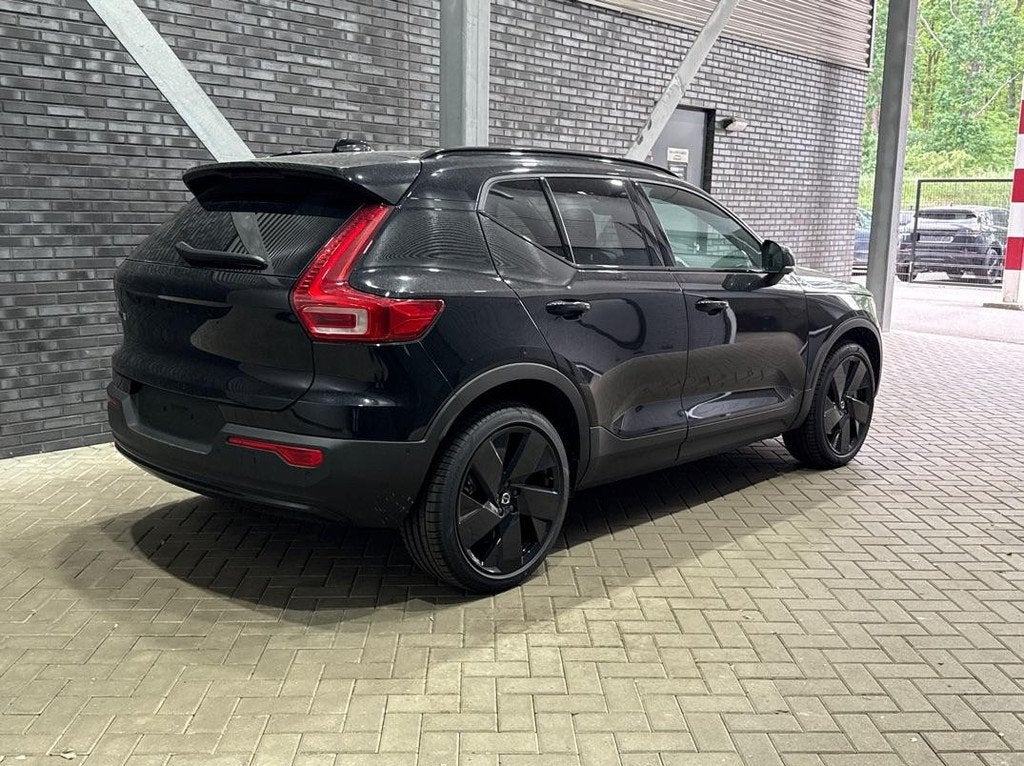 Volvo EX40 Single Motor Extended Range Plus Black Ed. 82 kWh, Automaat, Gebruikt, 252 pk, Zwart