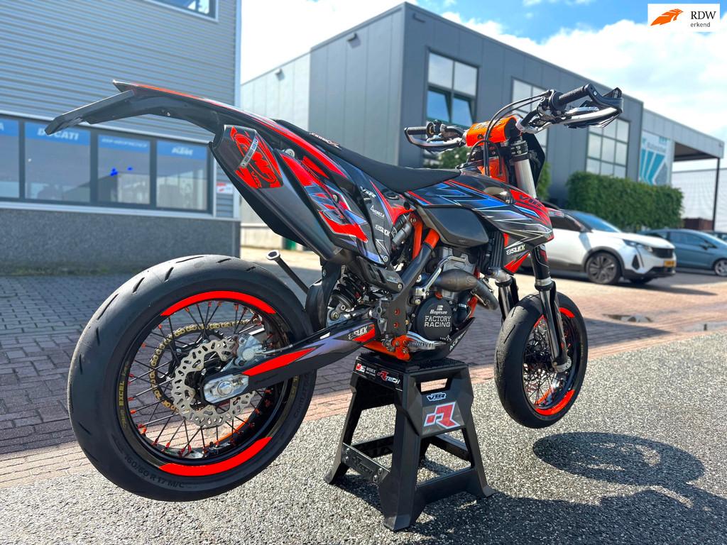 KTM 350 EXC-F A2 Supermoto Supermotard 450/500 model 2015, Ktm, Bedrijf, Meer dan 35 kW, Mattighofen
Mattighofen  Mattighofen, AT