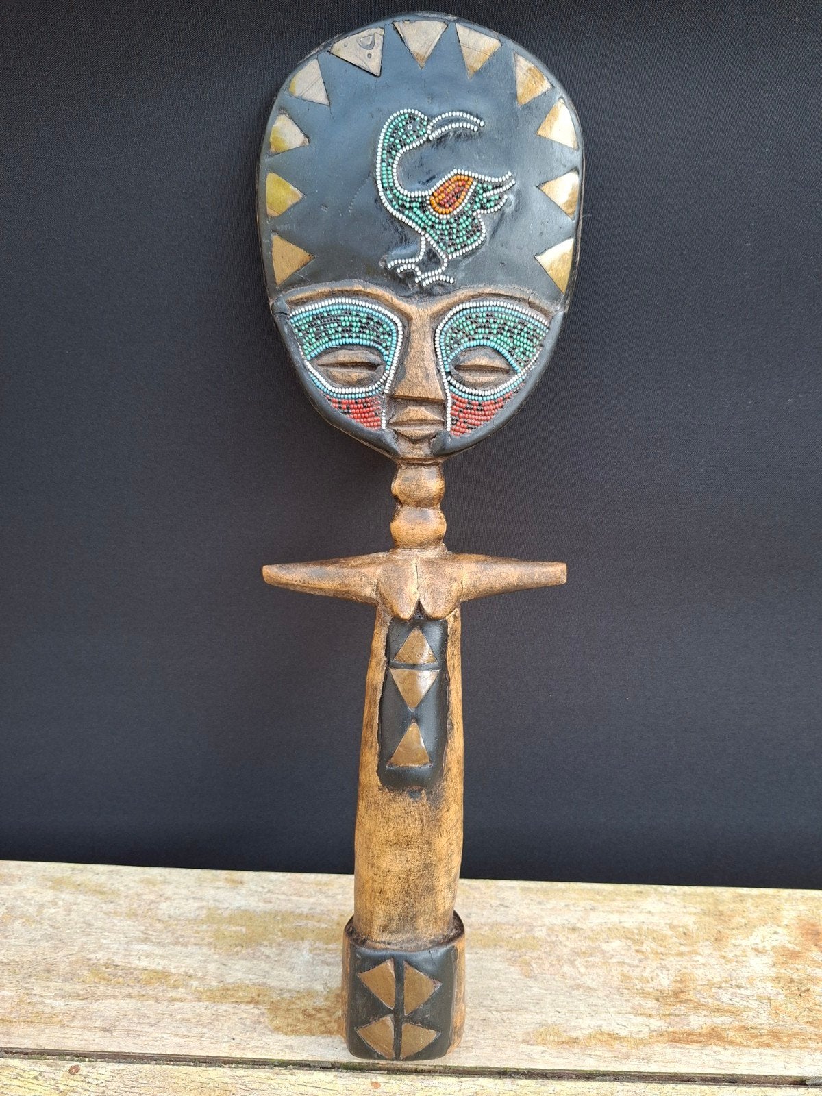 Afrikaans houten beeld - Vrouw met vogel, Hout, Bruin, Afrika, Ophalen of Verzenden