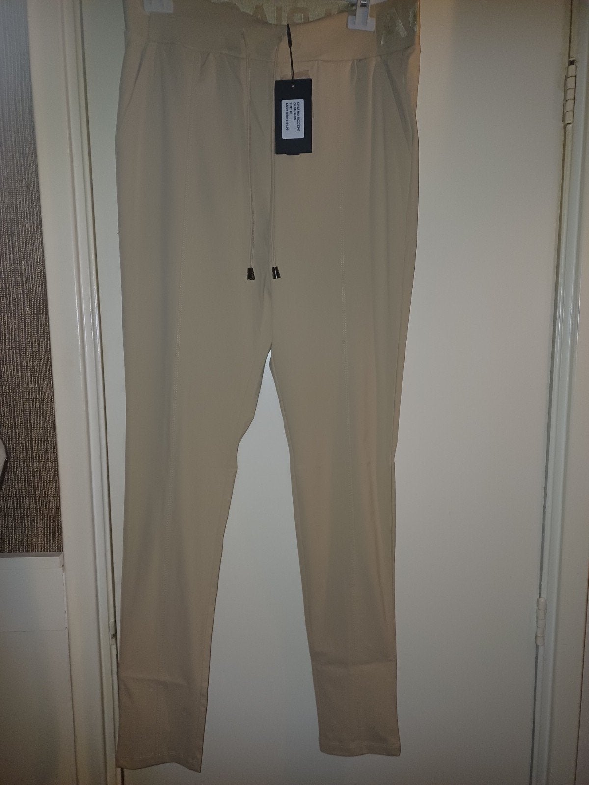 Mi Piace travelbroek skinny met logoband Sand - XS en XL, Mp, Mp, Beige, Maat 46/48 (XL) of groter