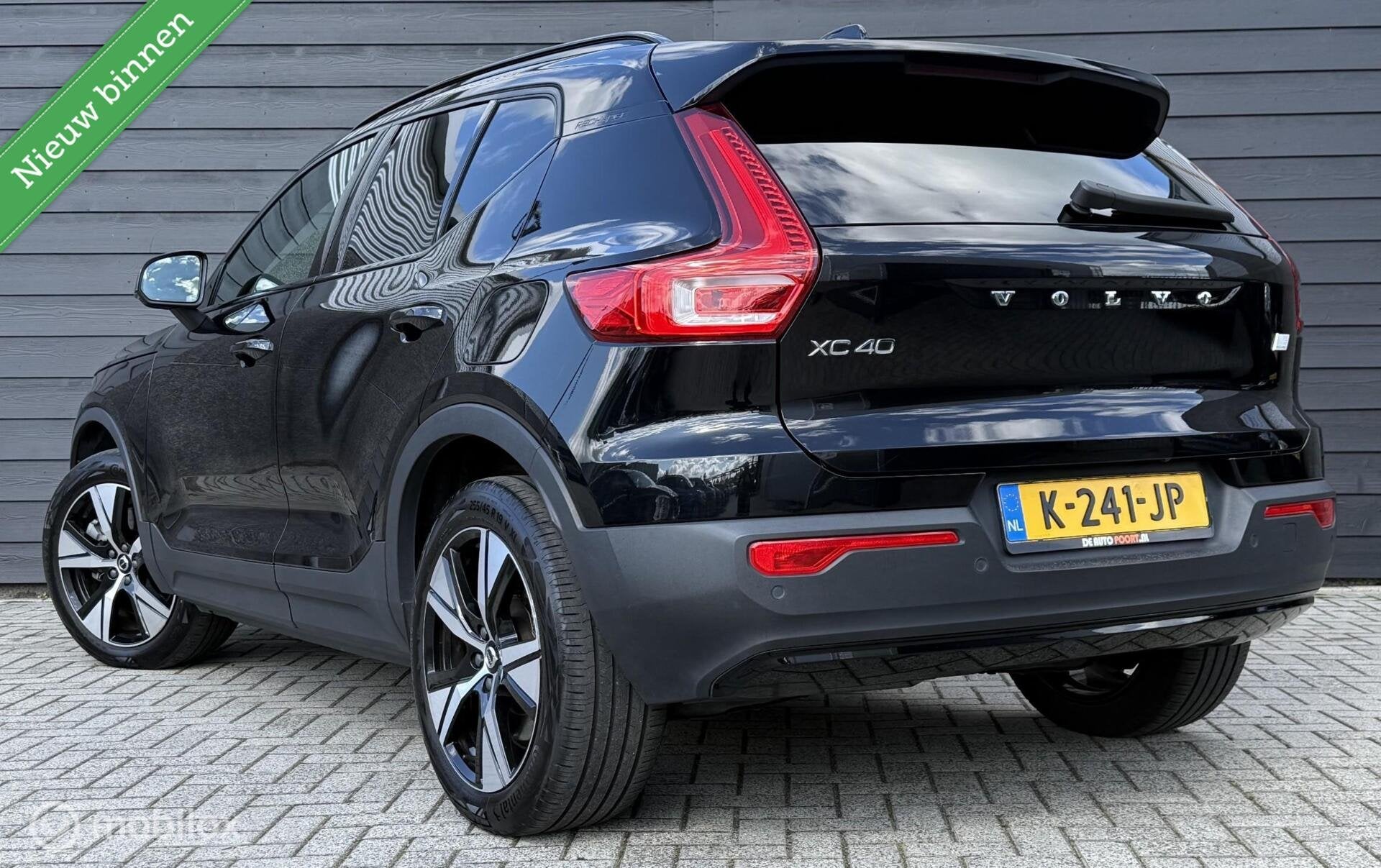 Foto 2 van Volvo XC40 Recharge P8 AWD R-Design Camera/Winterpack/Carpla