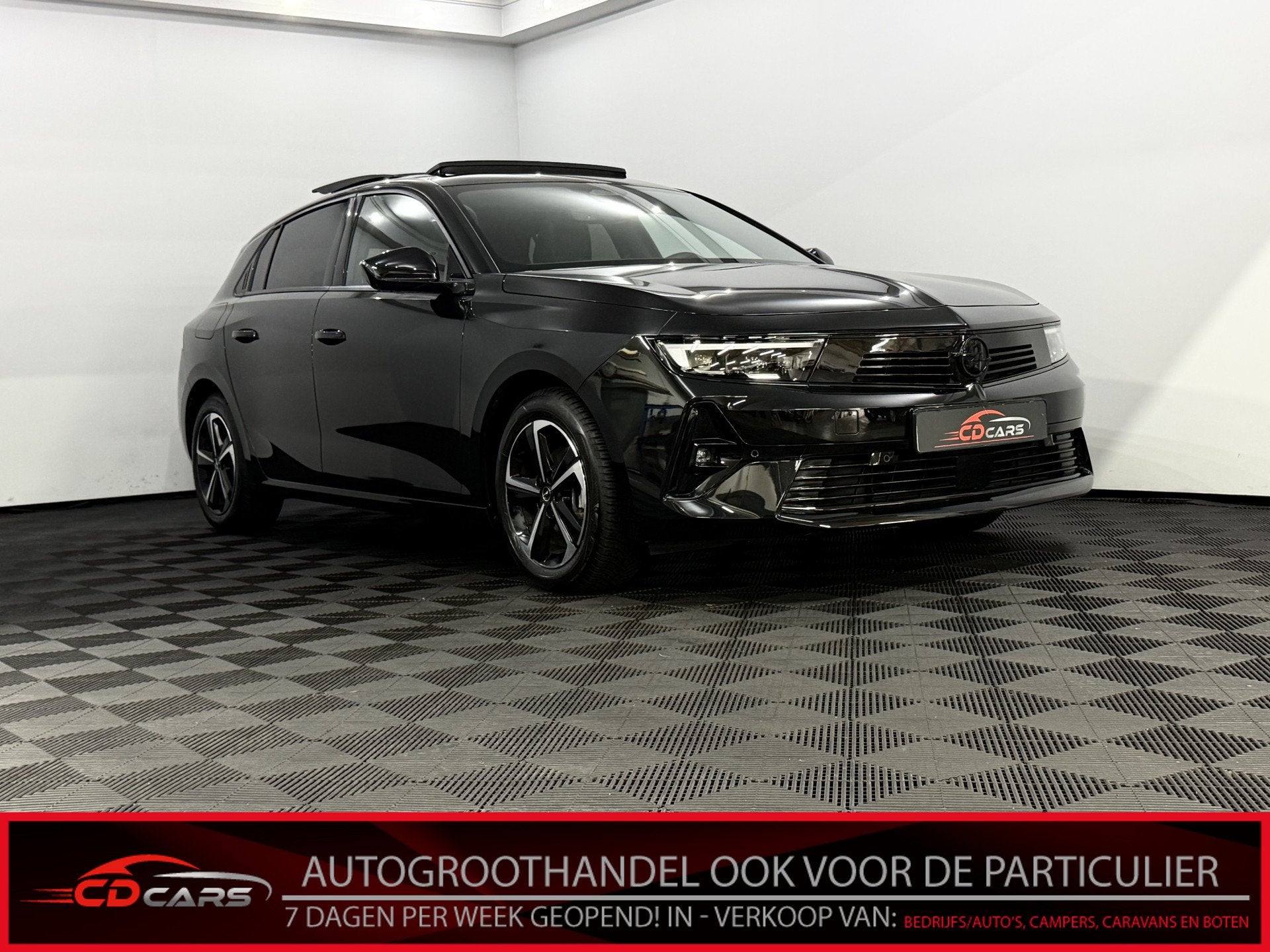 Opel Astra 1.2 Turbo Ultimate Panoramadak, 360 Camera, Navi,, Gebruikt, 4 cilinders, Leder en Stof, Zwart