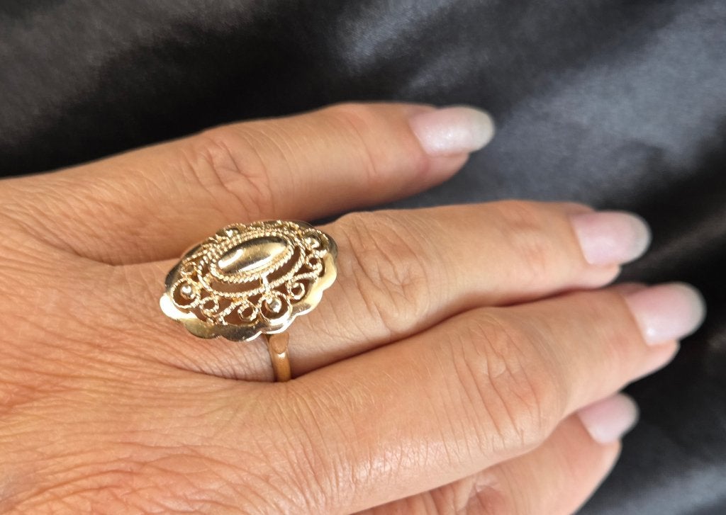 Antieke gouden bewerkte ring. 2026/541, Ophalen of Verzenden, Goud, Ring