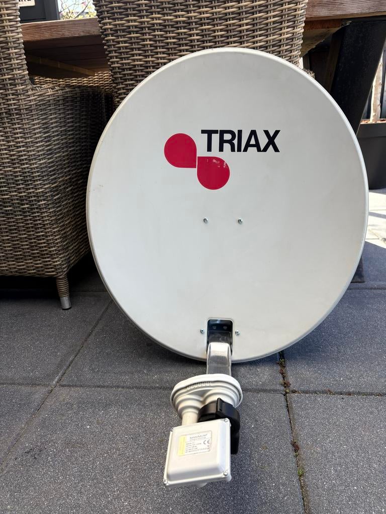 Triax schotelantenne met Maximum LNB, Caravans en Kamperen, Camper-accessoires, Zo goed als nieuw, Ophalen of Verzenden