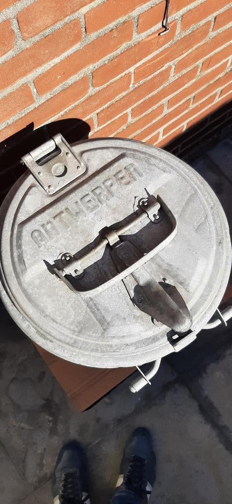 Zinken vuilnisbak uit Antwerpen, Ophalen, Gebruikt