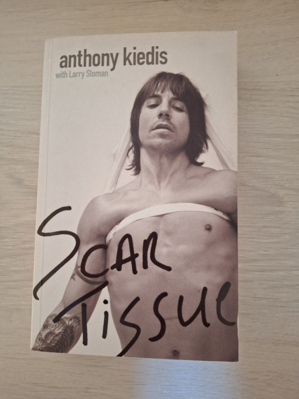 Boek Scar Tissue - Anthony Kiedis (Red Hot Chili Peppers), Boeken, Ophalen of Verzenden, Gelezen, Anthony Kiedis