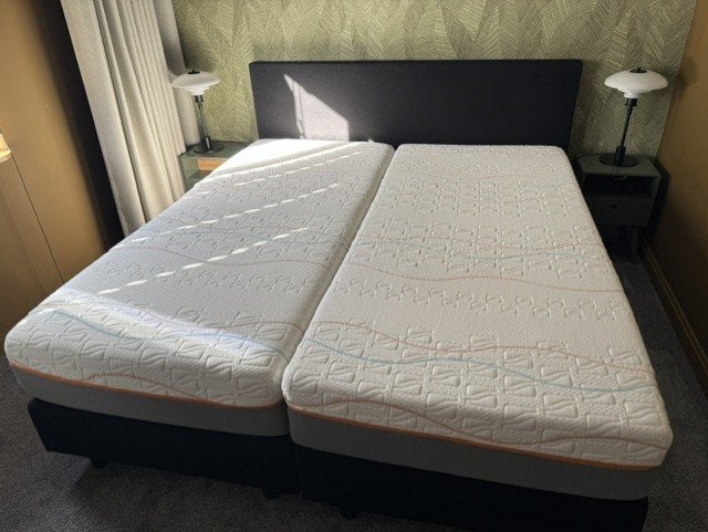 Boxspring Zwart Stof met hoofdbord. 180x200. M-Line matras, Ophalen, Gebruikt, Zwart, Tweepersoons