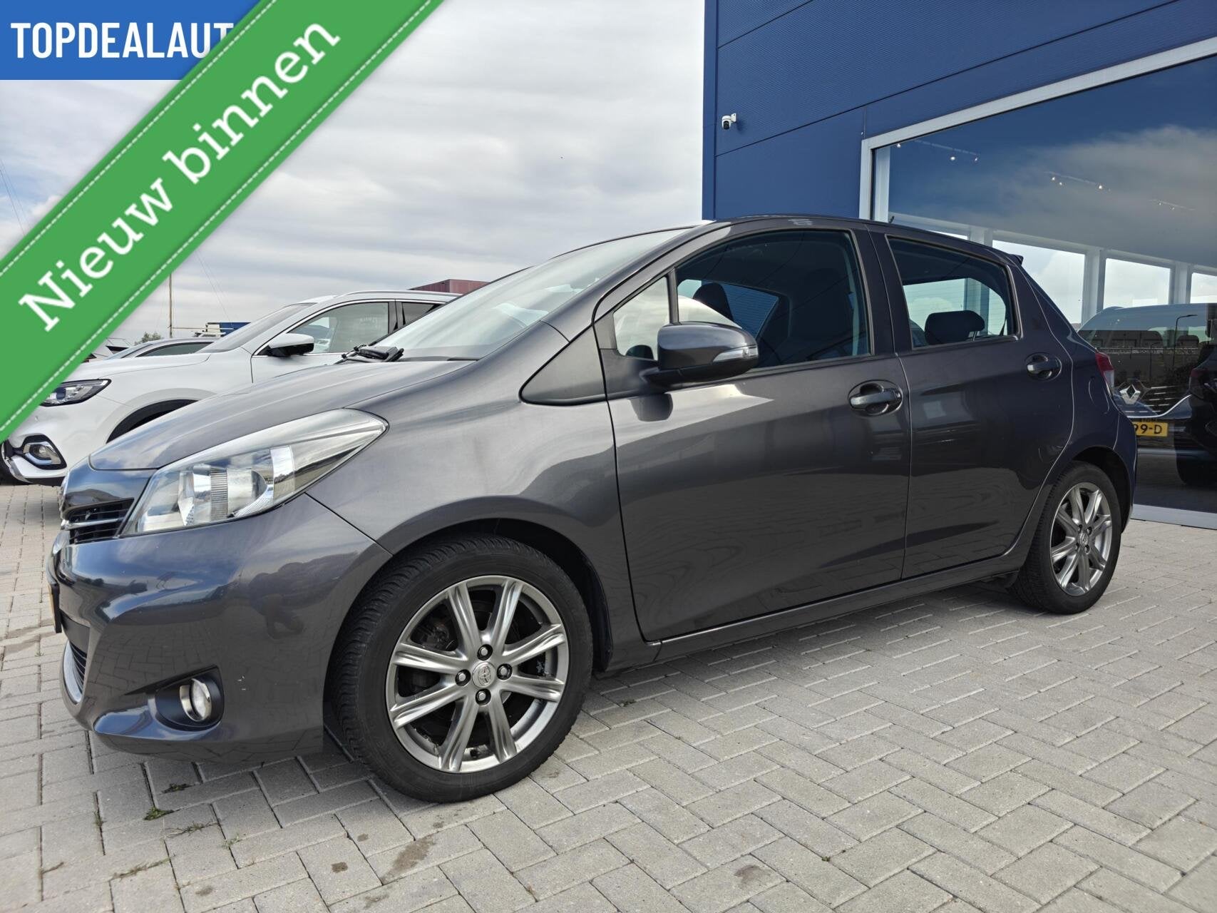 Toyota Yaris 1.3 VVT-i Dynamic Automaat/trekhk/Cruise/1e eig, Gebruikt, 4 cilinders, Bedrijf, 99 pk