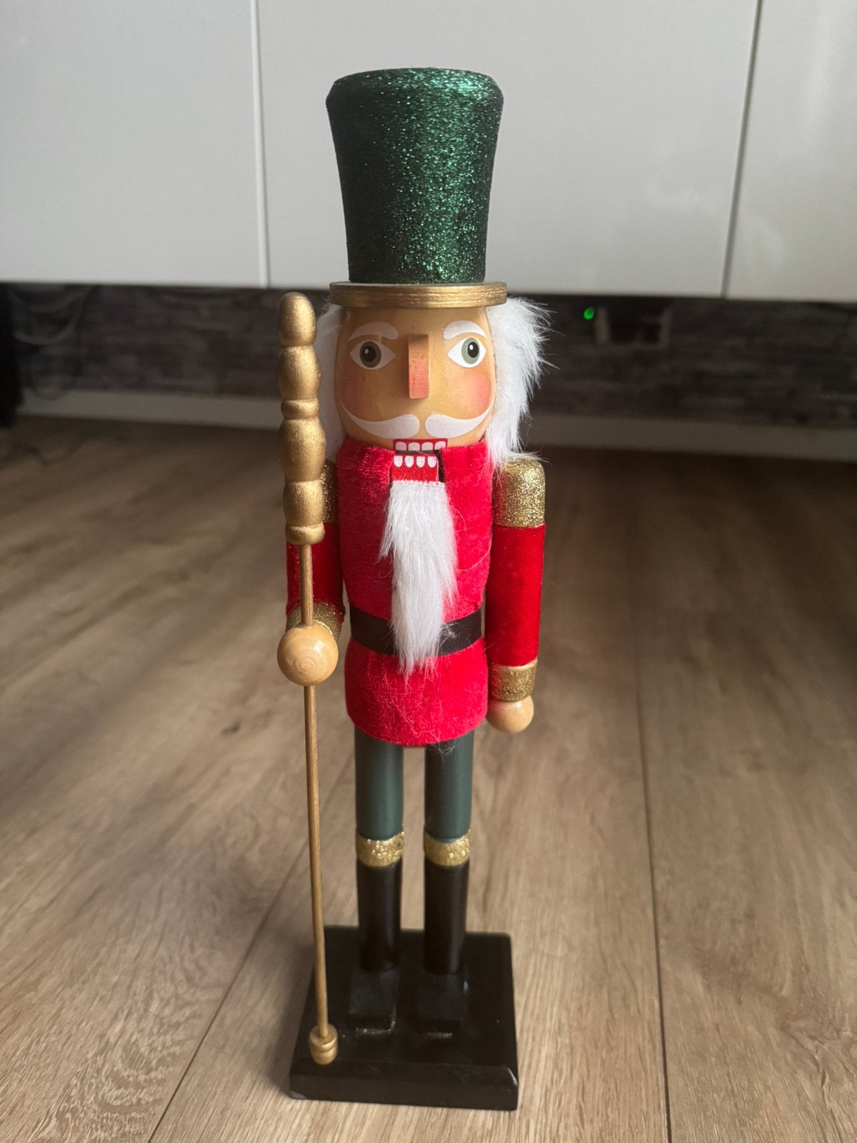 Zeer mooie houtenkraker rood groen stof glitters, Ophalen of Verzenden, Zo goed als nieuw