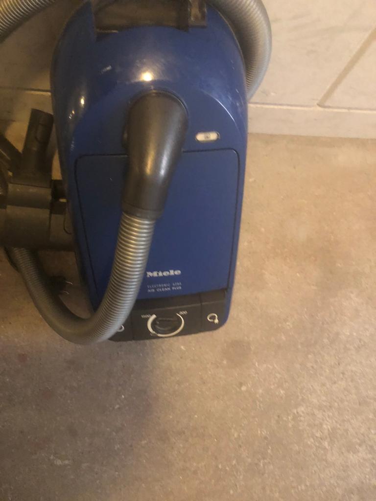 Miele stofzuiger, Ophalen of Verzenden, Zo goed als nieuw, 1200 tot 1600 watt