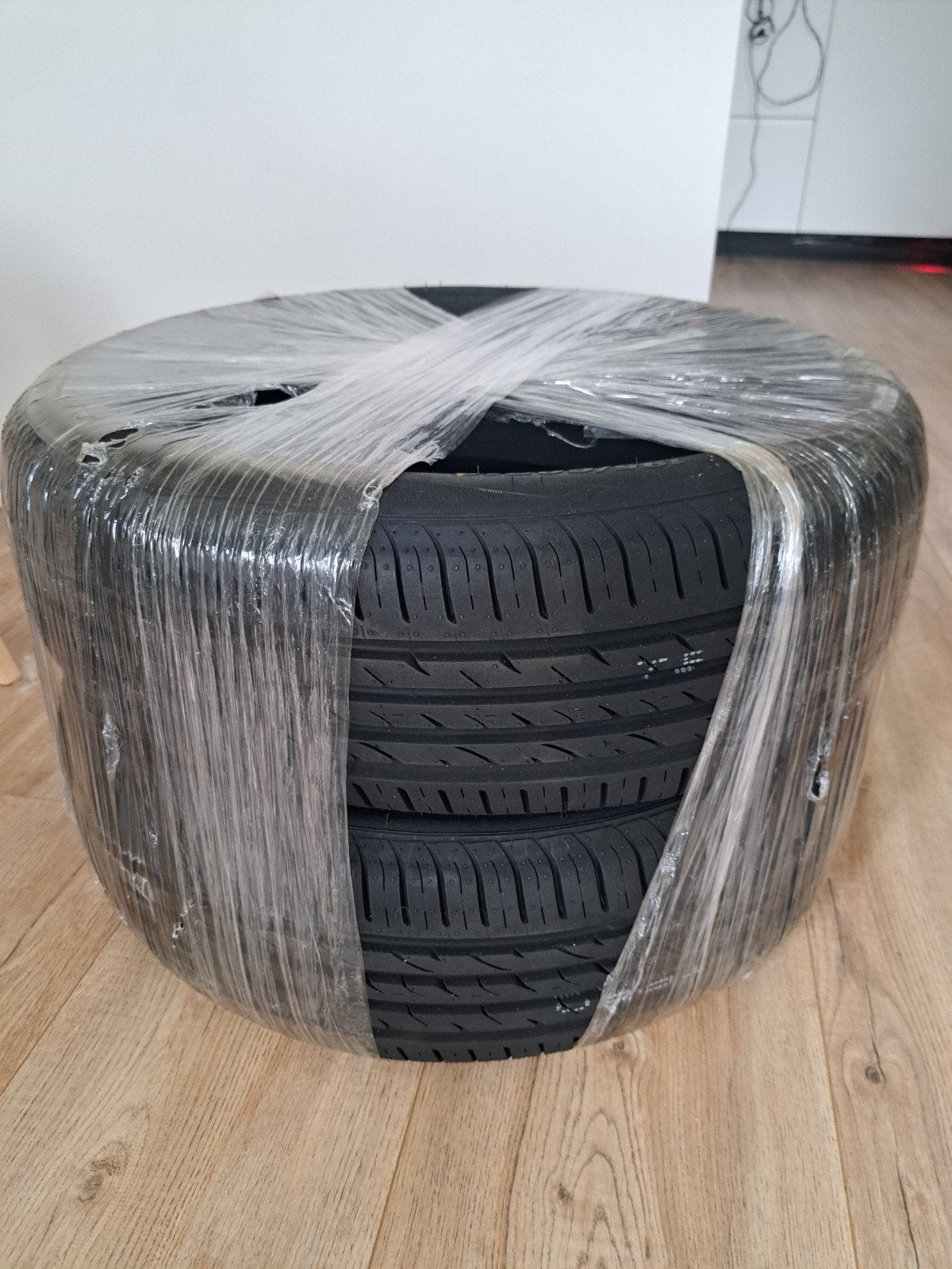 NIEUW 2  banden 195/60 R15 88H T.W.V. 109,77, Ophalen, 15 inch, Nieuw, Band(en)