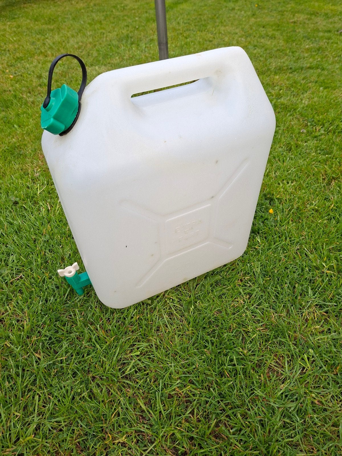 20 liter water Jerrycan met kraantje - Ideaal voor camping, Ophalen of Verzenden, Zo goed als nieuw