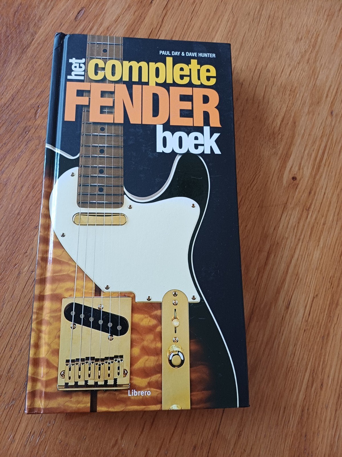 Het Complete Fender Boek - Paul Day & Dave Hunter, Boeken, Ophalen of Verzenden, Zo goed als nieuw, Instrument, Paul Day & Dave Hunter