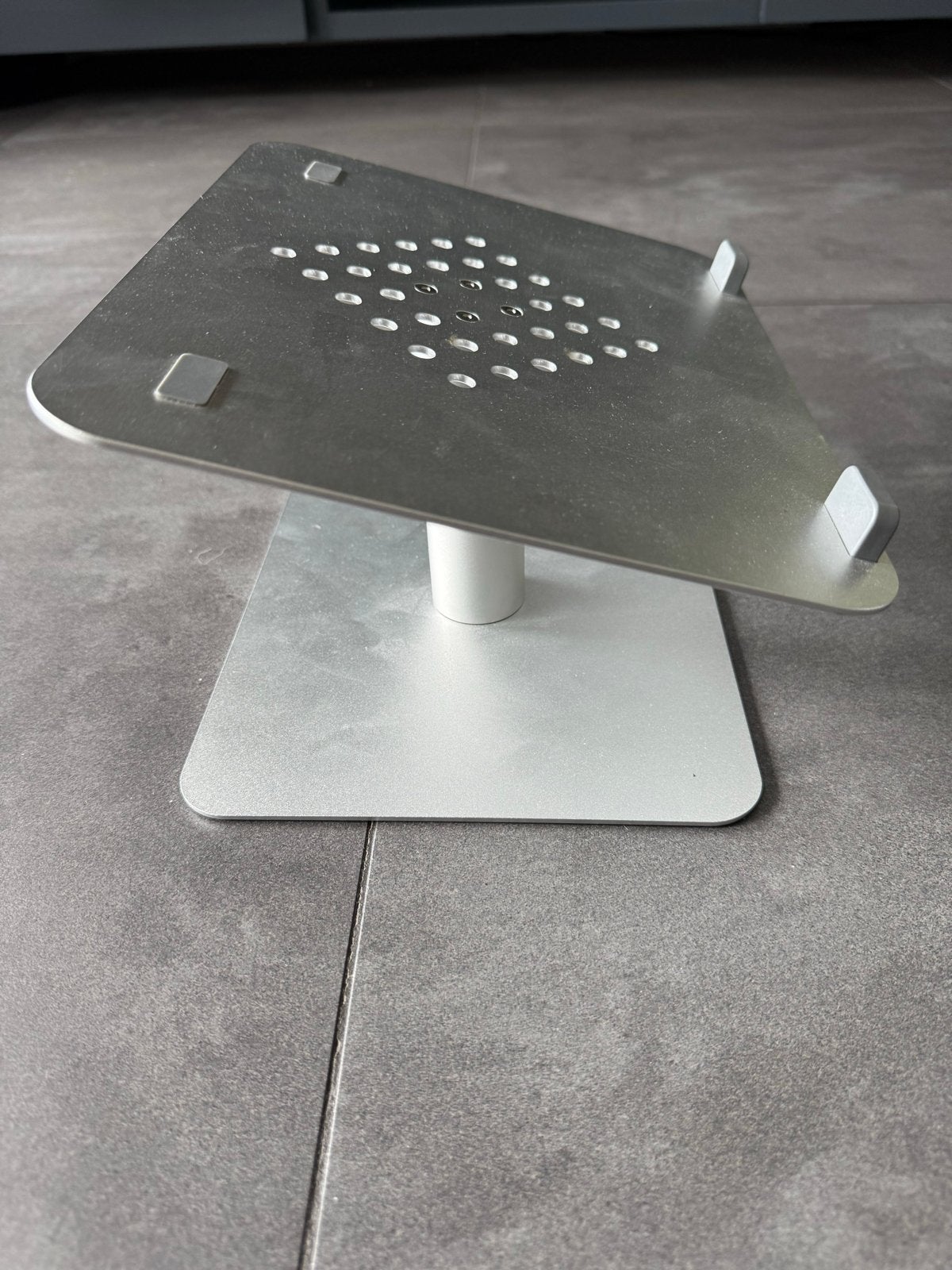 Laptopstandaard voor MacBook - Ergonomisch Design, Computers en Software, Laptopstandaarden, Ophalen, Zo goed als nieuw, In hoogte verstelbaar