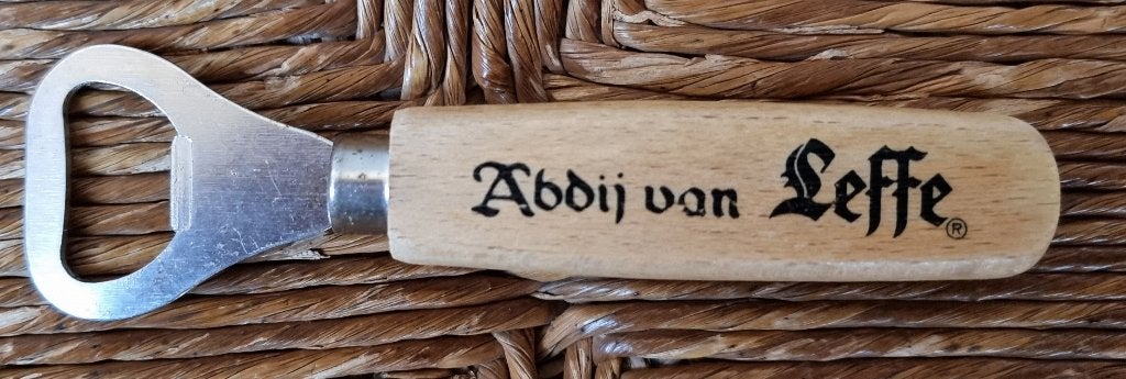 Belgische houten flesopener Abdij van Leffe - IZGST, Ophalen of Verzenden, Zo goed als nieuw, Flesopener, Leffe