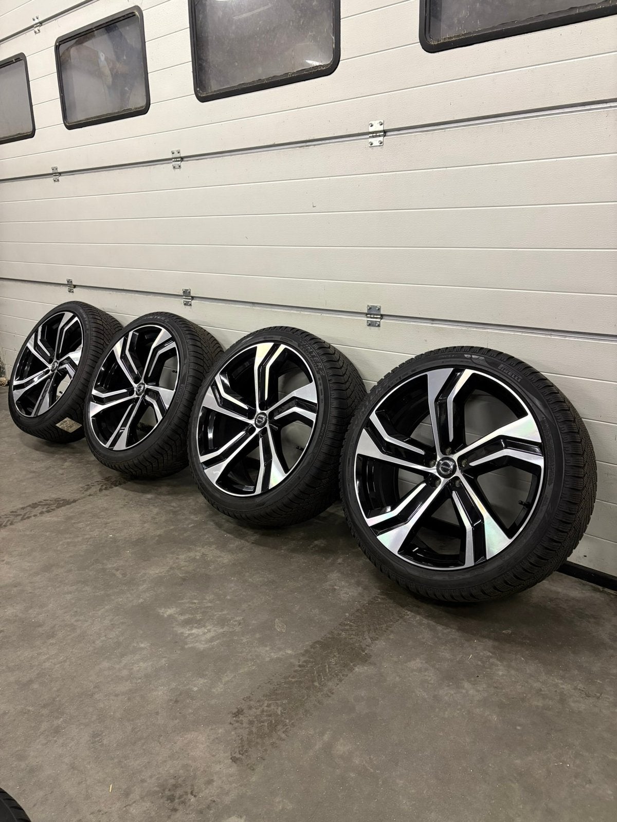 Volvo XC90 22 inch winterset 8+ mm DEMO velgen Pirelli