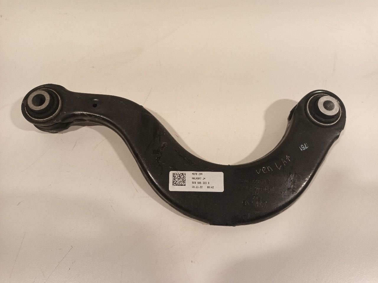 Draagarm links achter boven Volkswagen Golf, Onderdelen@venauto.nl, Van der Ven Autorecycling B.V., Gebruikt, Ettenseweg 76, 4706 PB Roosendaal, The Netherlands
