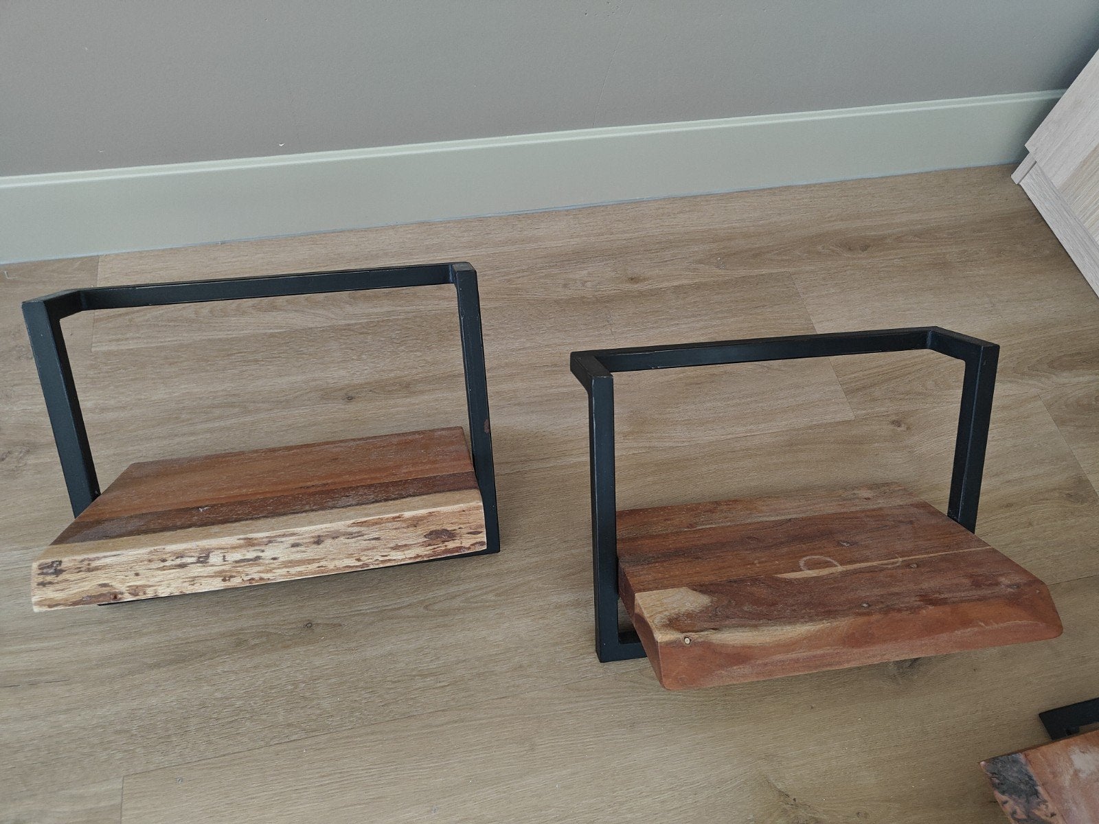 2 industriële wandplanken van hout en metaal, Ophalen