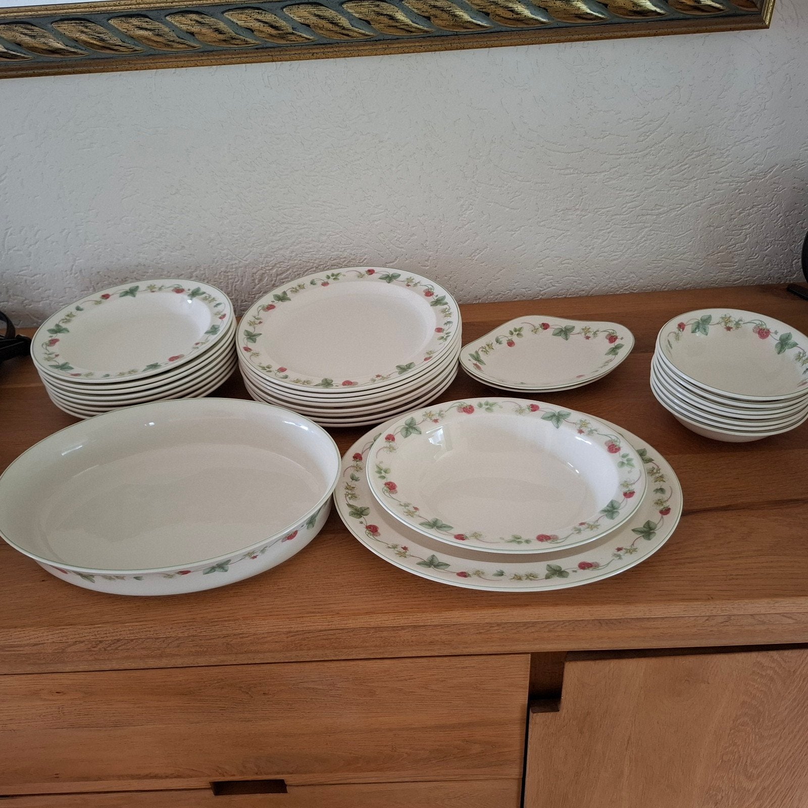 Wedgwood Raspberry Servies, Verzamelen, Ophalen, Zo goed als nieuw, Porselein, Compleet servies
